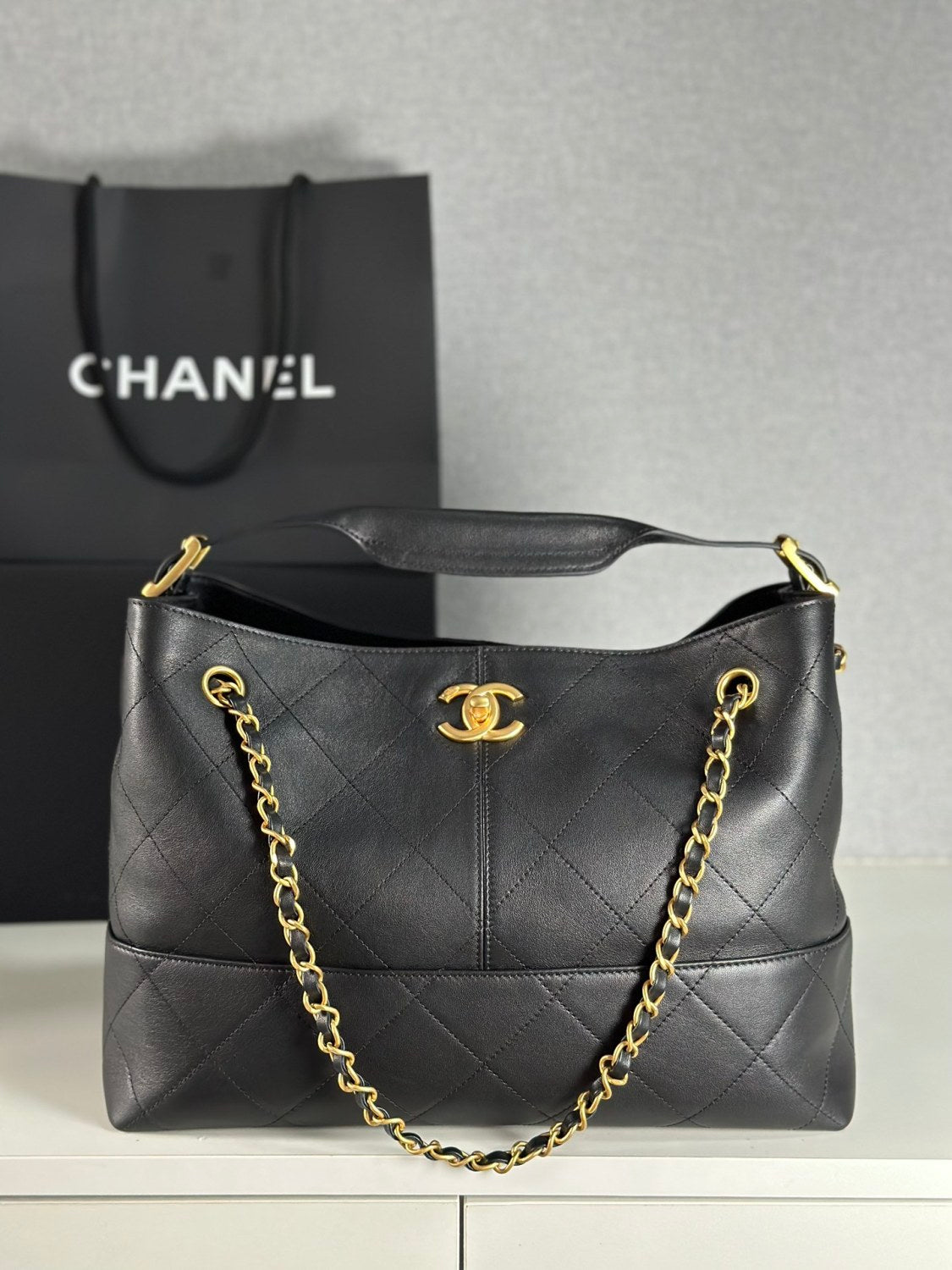 Chanel 25a Hobo Full-leather Black & Gold Horizontal Tote Bag Stylish Luxury Shimmering Shoulder Bag Handheld Large Capacity Bags  #82167A