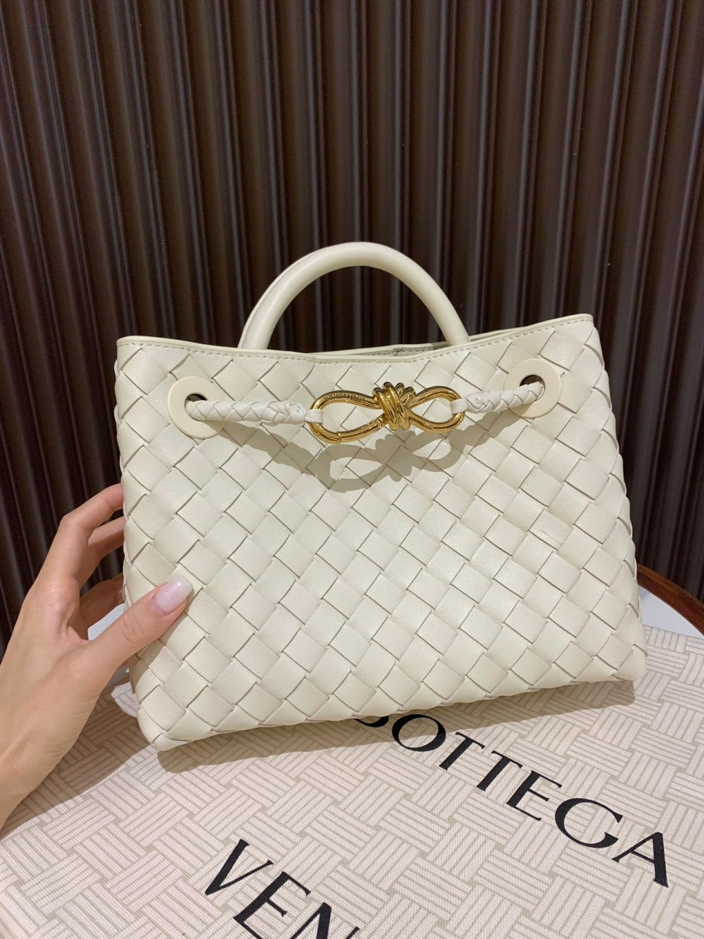 Bottega Veneta Andiamo Small Handbag Sea Salt White Crossbody Bag Woven Magnetic Clasp Tote Shoulder Bag Bags 743568VCPP12272 #196893