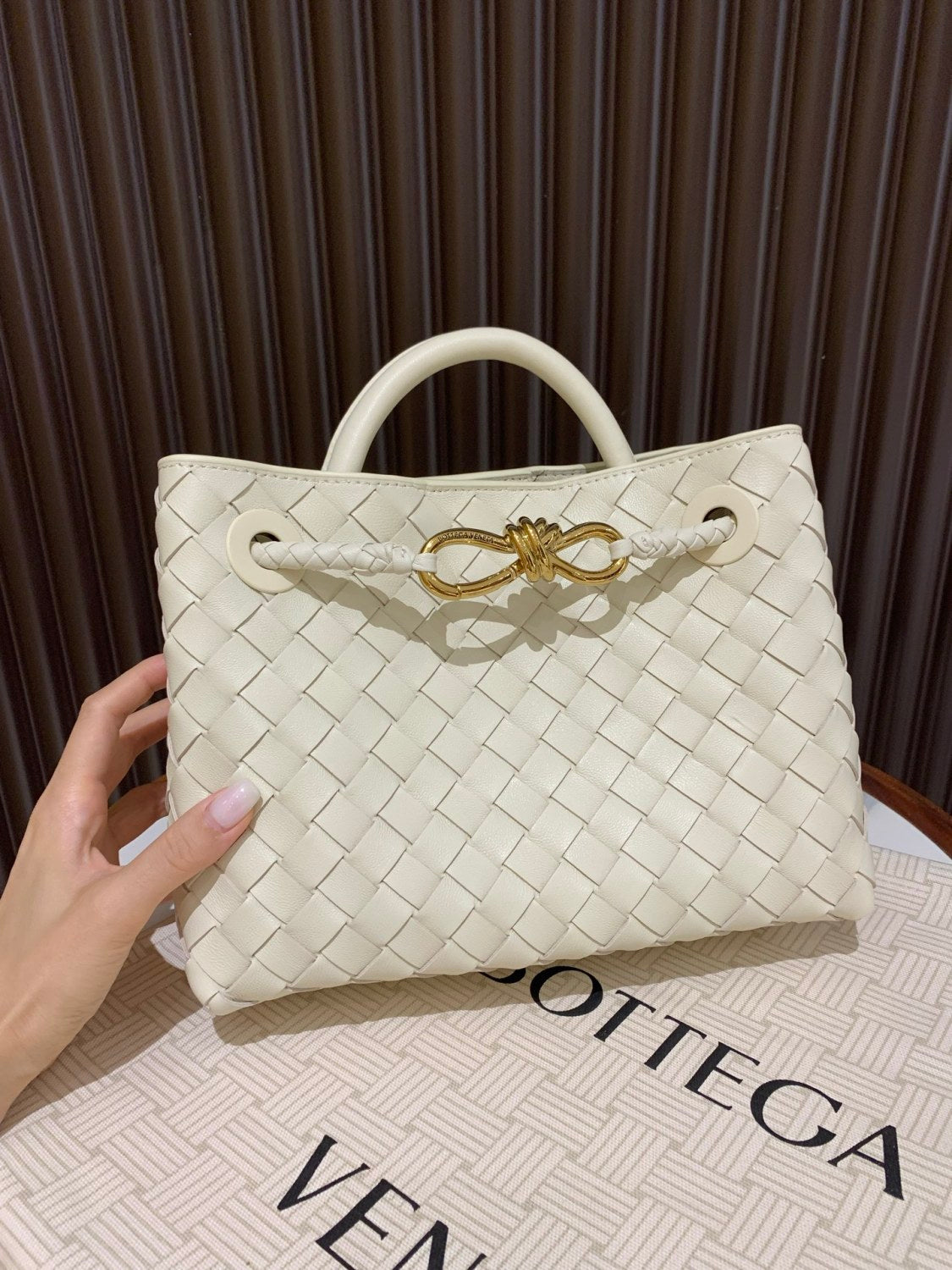 Bottega Veneta Andiamo Small Handbag Sea Salt White Crossbody Bag Woven Magnetic Clasp Tote Shoulder Bag Bags 743568VCPP12272 #196893