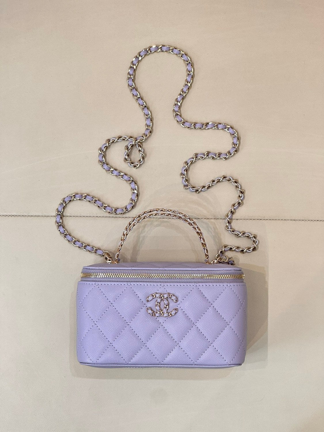 CHANEL Long Vanity With Chain Grained Shiny Calfskin Gold-tone Metal White #383847