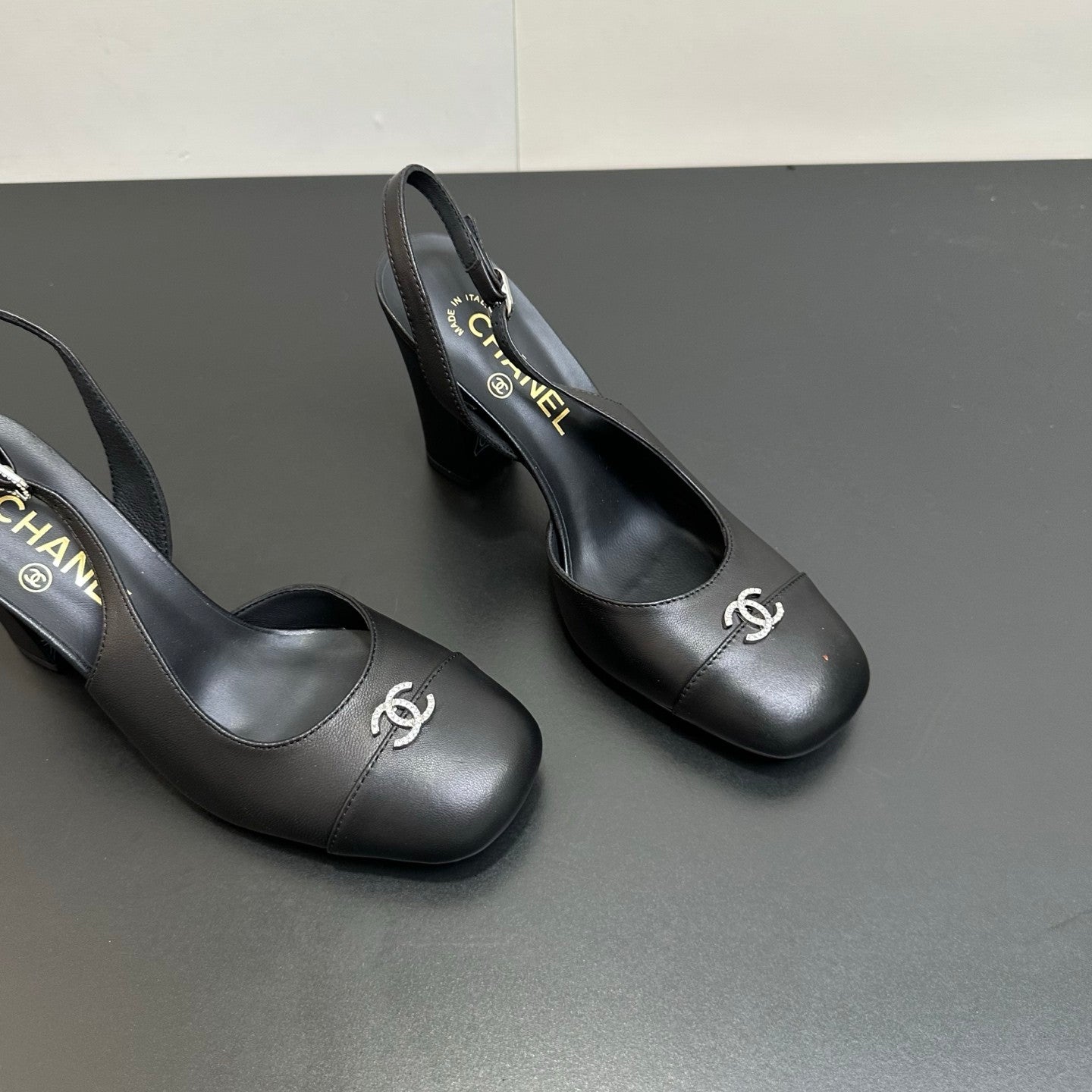 Chanel 9cm Heel Height Double C Thick Heel Back Hollow Color Block Stitching High Heel Sandals #333233