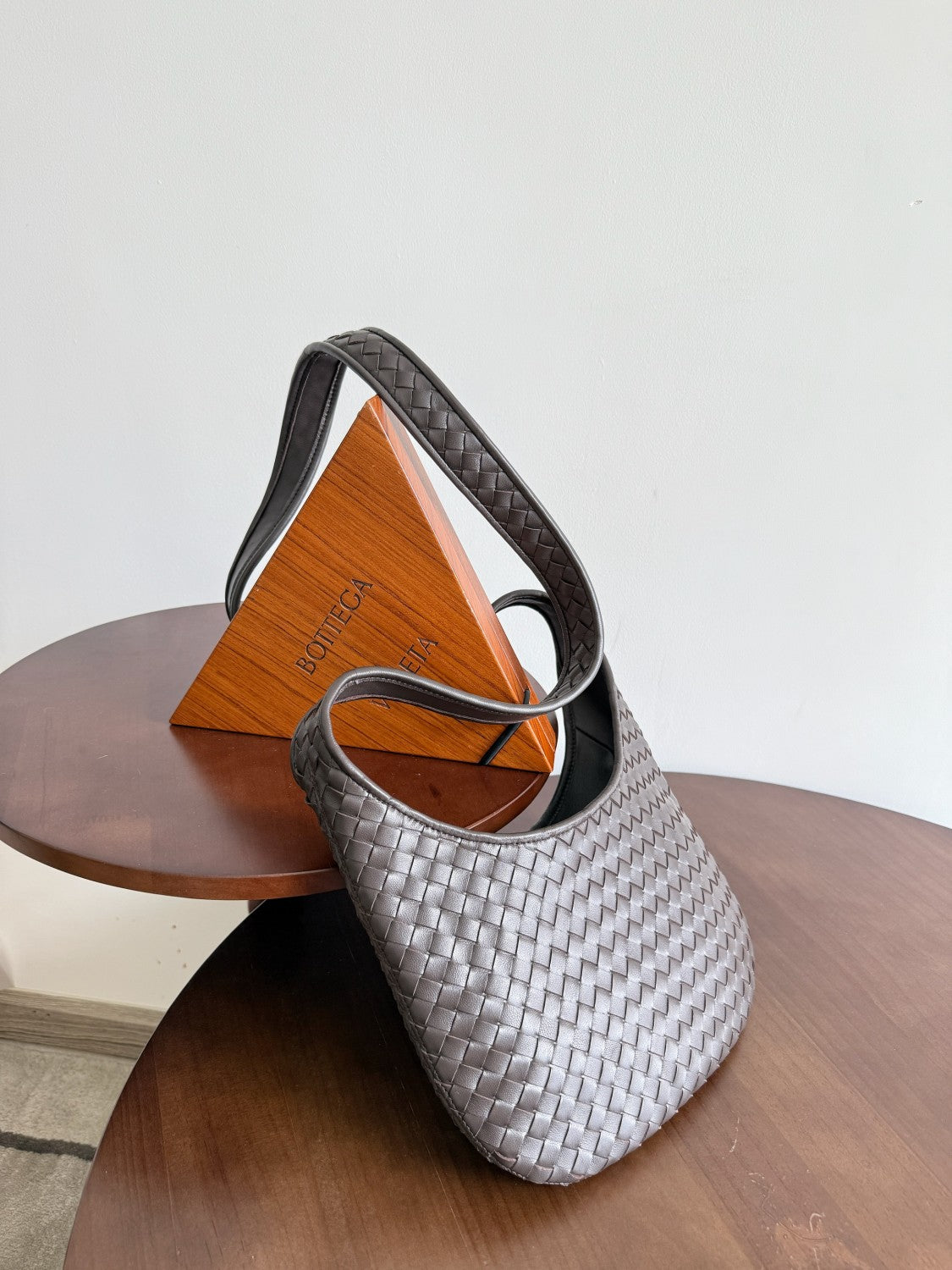 Bottega Veneta  Small Veneto Men's And Women's Fashionable Simple  Classic Checkered Weave Solid Color Leather Crossbody Bag And Handbag Bags 836918V5RI12816 #78345