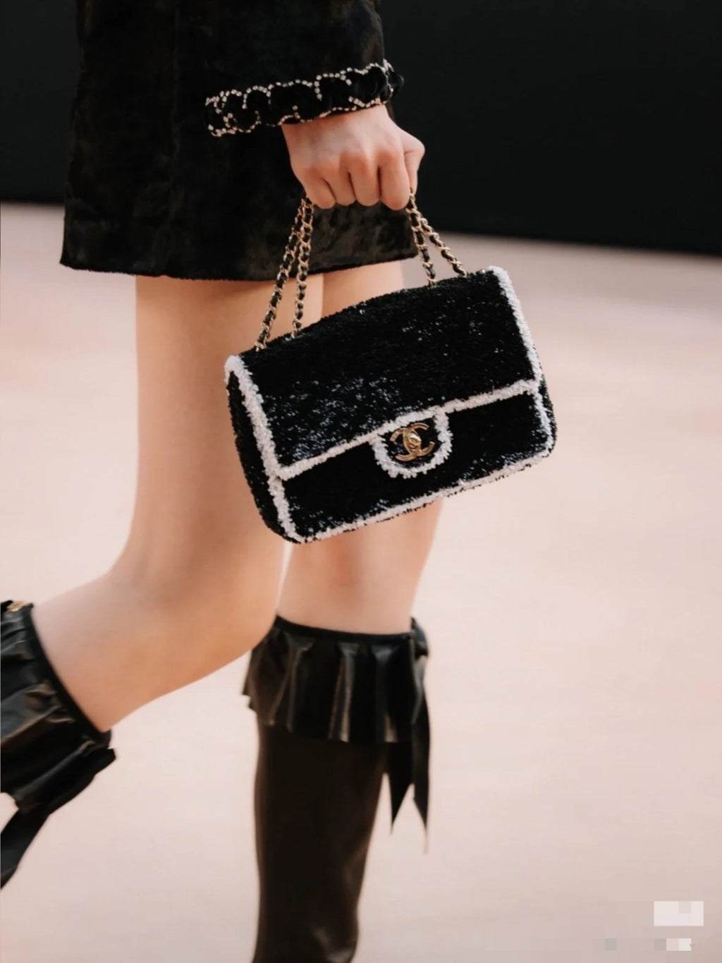 Chanel Autumn/winter Clutch Bag With Sequins And Gold Metal Accents Black And White Women's Crossbody Chain Bag Stylish Casual Elegant Bags  #82241A