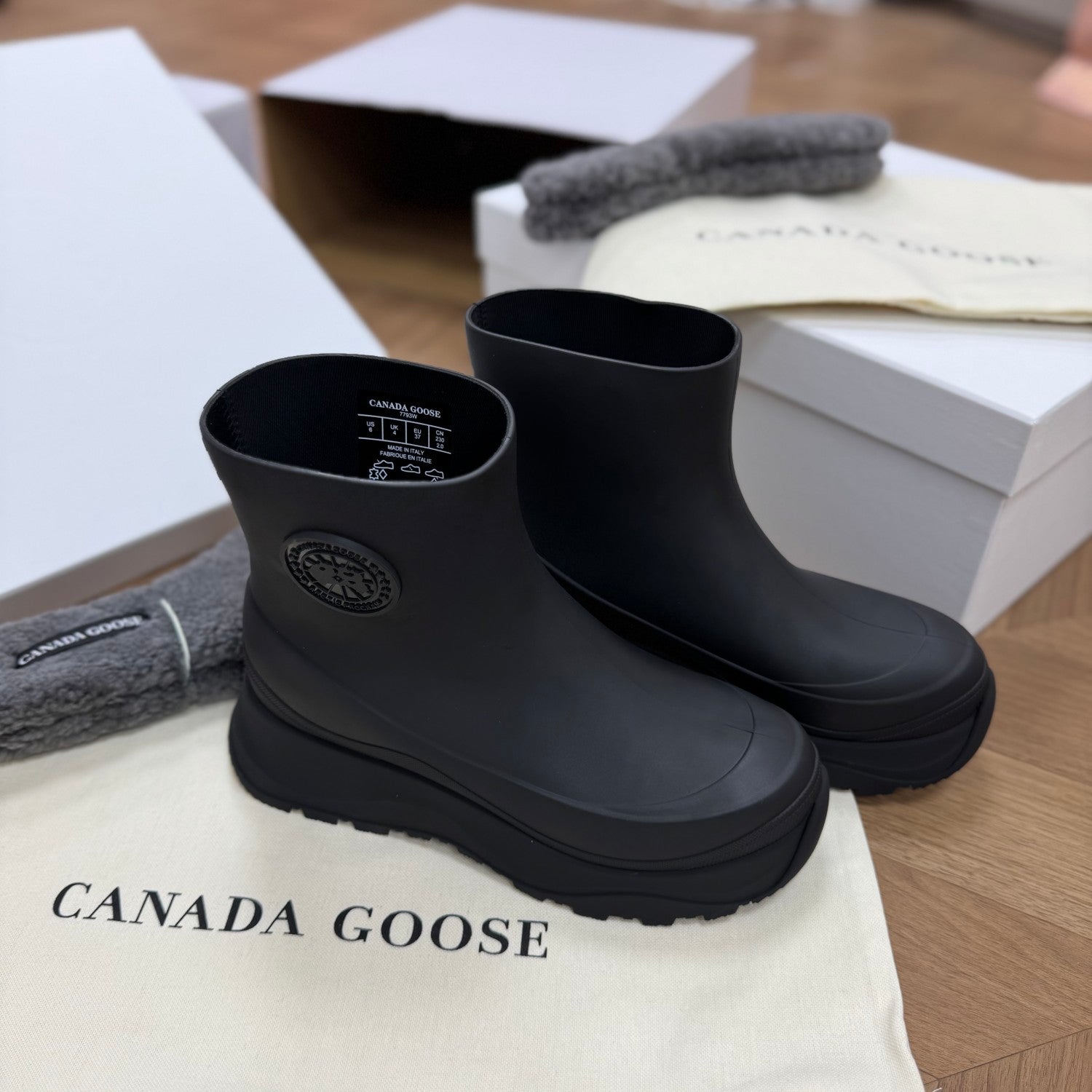 Canada Goose Women's Waterproof Round Toe Printed Rain Boots #332834