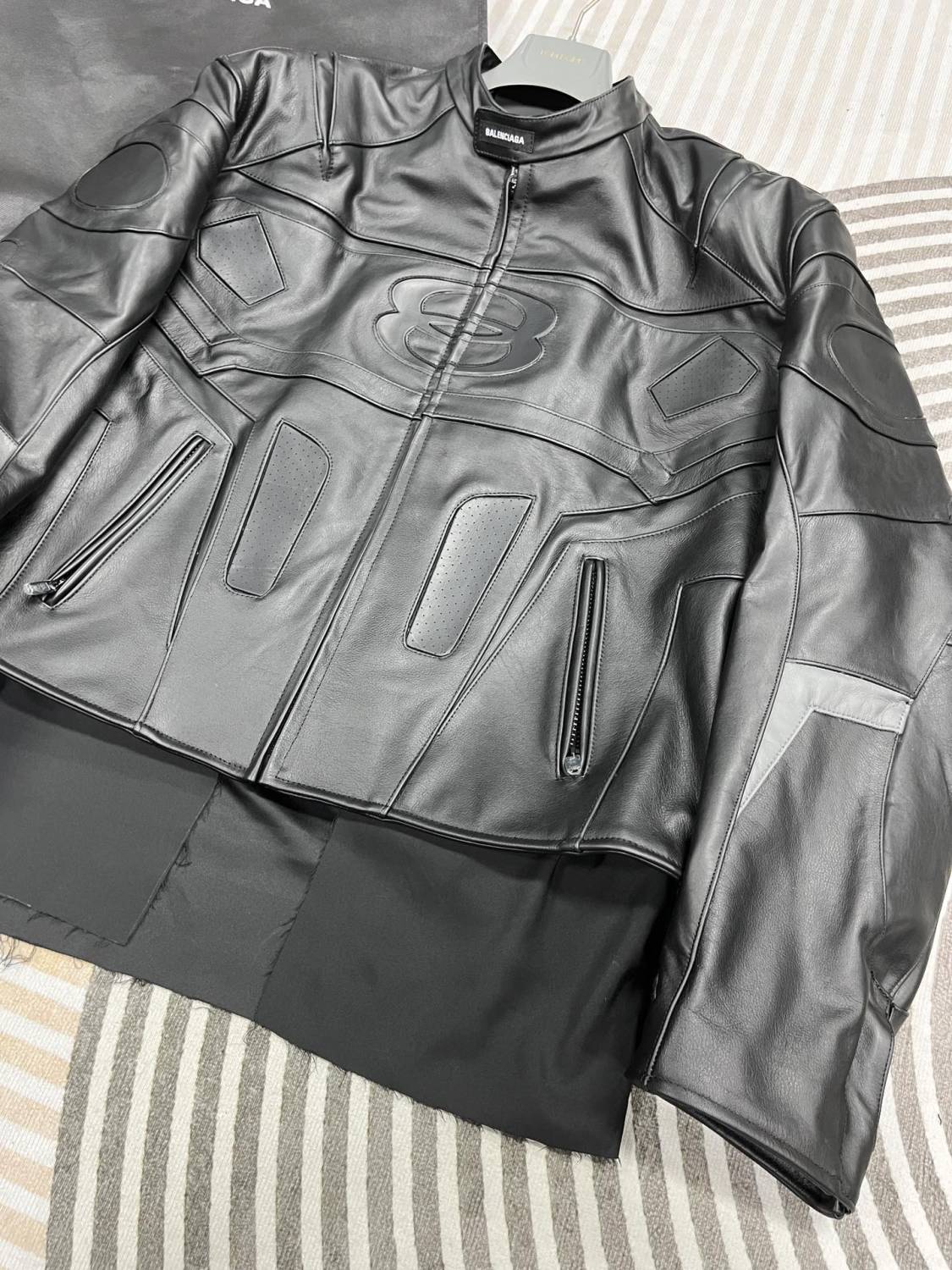Balenciaga Men's Fall And Winter Black Round Neck Zipper Closure Regular Fit Long Sleeve Leather Jacket #73673