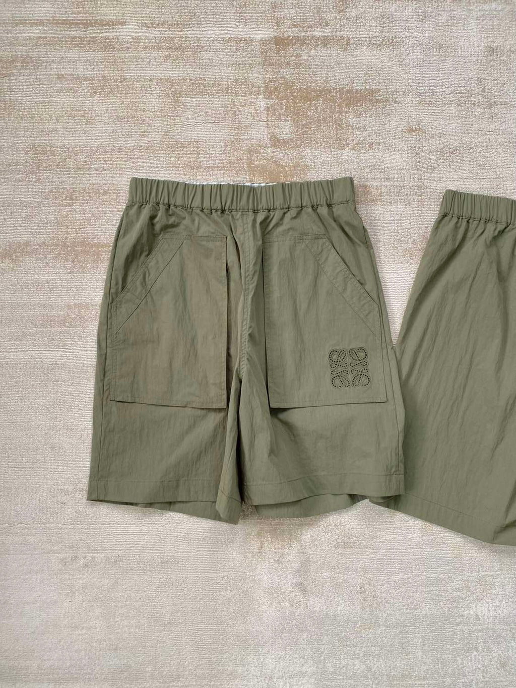 Loewe Men's and Women's Summer Solid Color Logo Embroidered Pocket Casual Shorts #99662