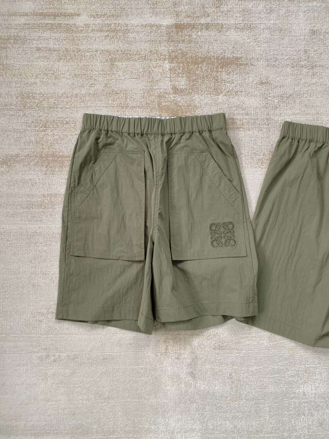 Loewe Men's and Women's Summer Solid Color Logo Embroidered Pocket Casual Shorts #99662