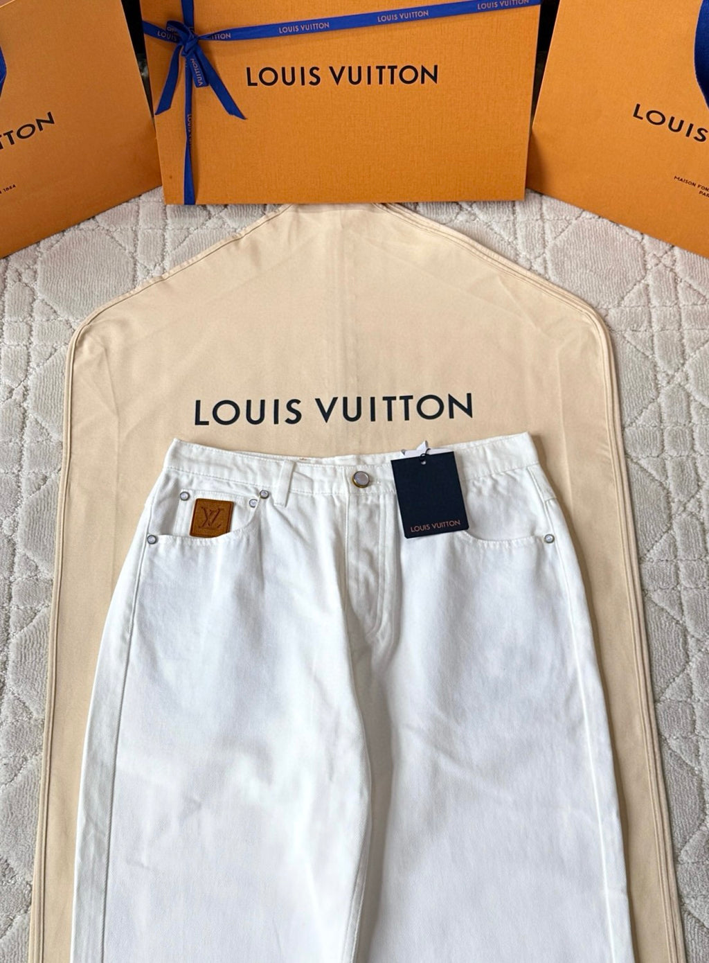 Louis Vuitton Men's Spring/Fall Fashion Classic Solid Color Back Pocket Embroidered White Denim Pants #79553