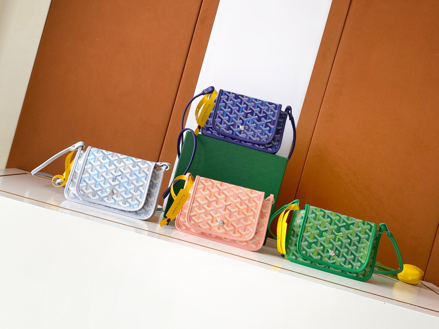 Goyard Four Seasons Color Collection Plumet Crossbody Bag Goyardine Canvas Mini Bag Fashionable Casual Wallet Clutch Bags PLUMETPMLTY72CL69P #84258A