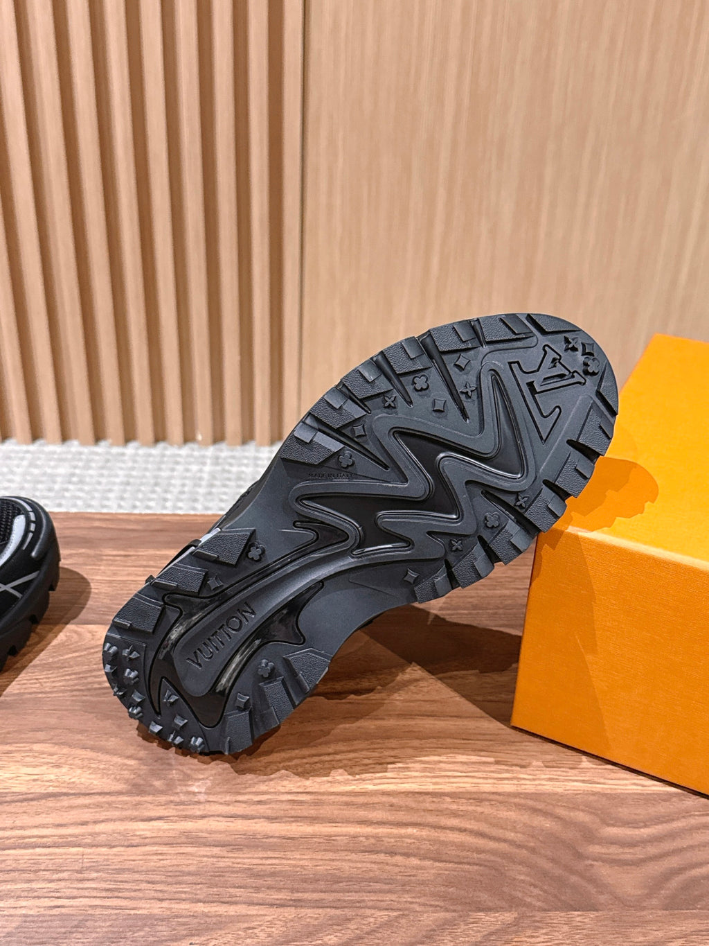 LOUIS VUITTON LV Tatic Runner Sneaker #381822