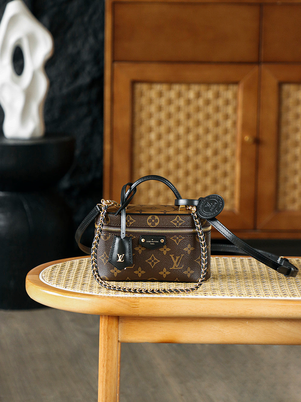 Louis Vuitton Pre-Owned Monogram Reverse Vanity PM Crossbody Bag & Vanity Chain Pouch Handbag M47125 - Private Version with Queryable Chip Code #83111A