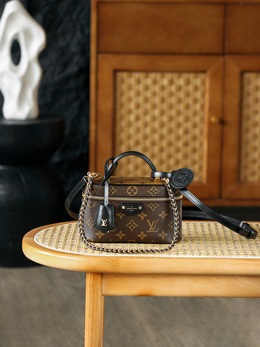 Louis Vuitton Pre-Owned Monogram Reverse Vanity PM Crossbody Bag & Vanity Chain Pouch Handbag M47125 - Private Version with Queryable Chip Code #83111A