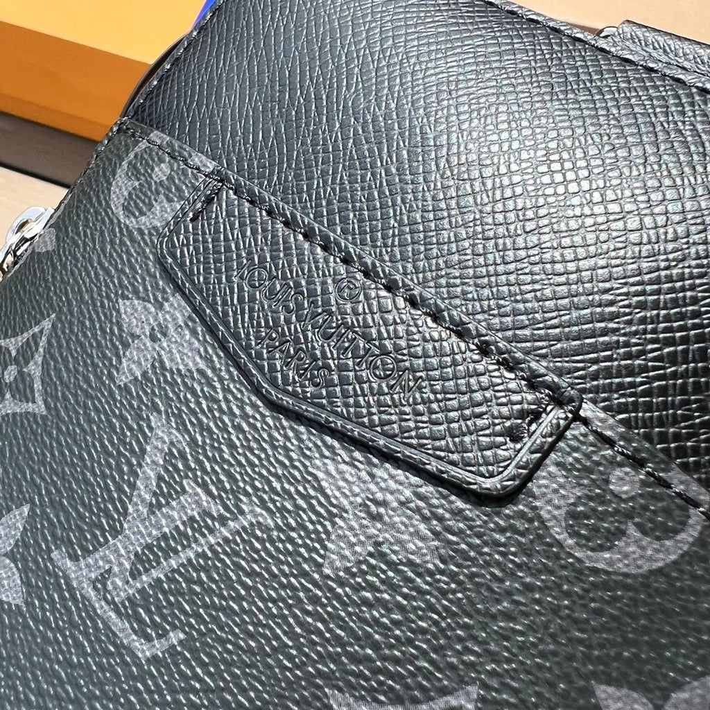 Louis Vuitton Outdoor Men's Black Adjustable Shoulder Strap Zipper Canvas Quilted Leather Monogrammed Shoulder Crossbody Bag Bags #76358