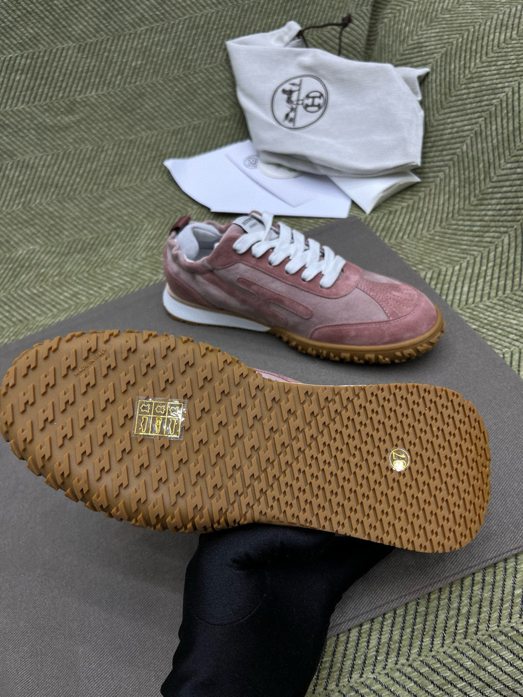 Hermes Women's Four Seasons Low Round Toe Lace Up Casual Shoes Solid Color Leather Jet Sneakers #81318