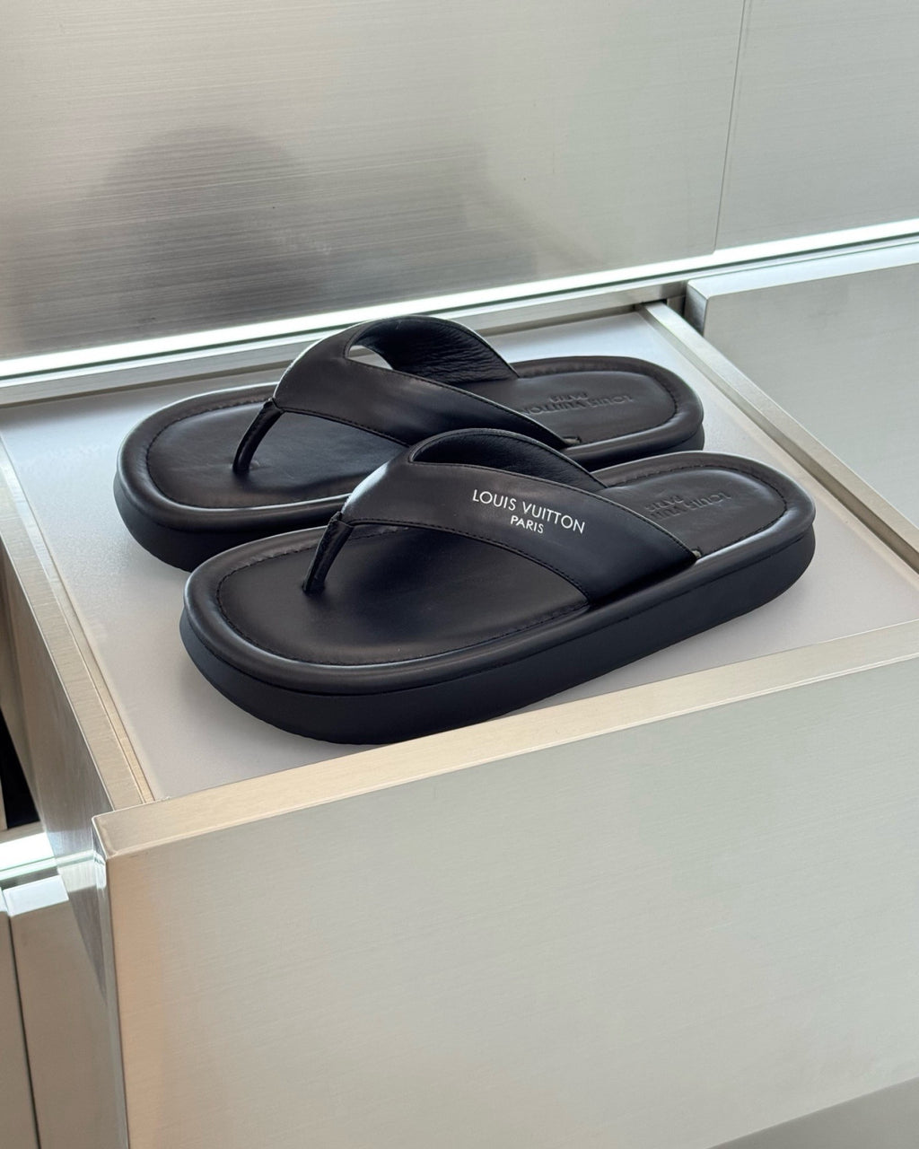 LOUIS VUITTONLV Flip Thong Shoes #387756