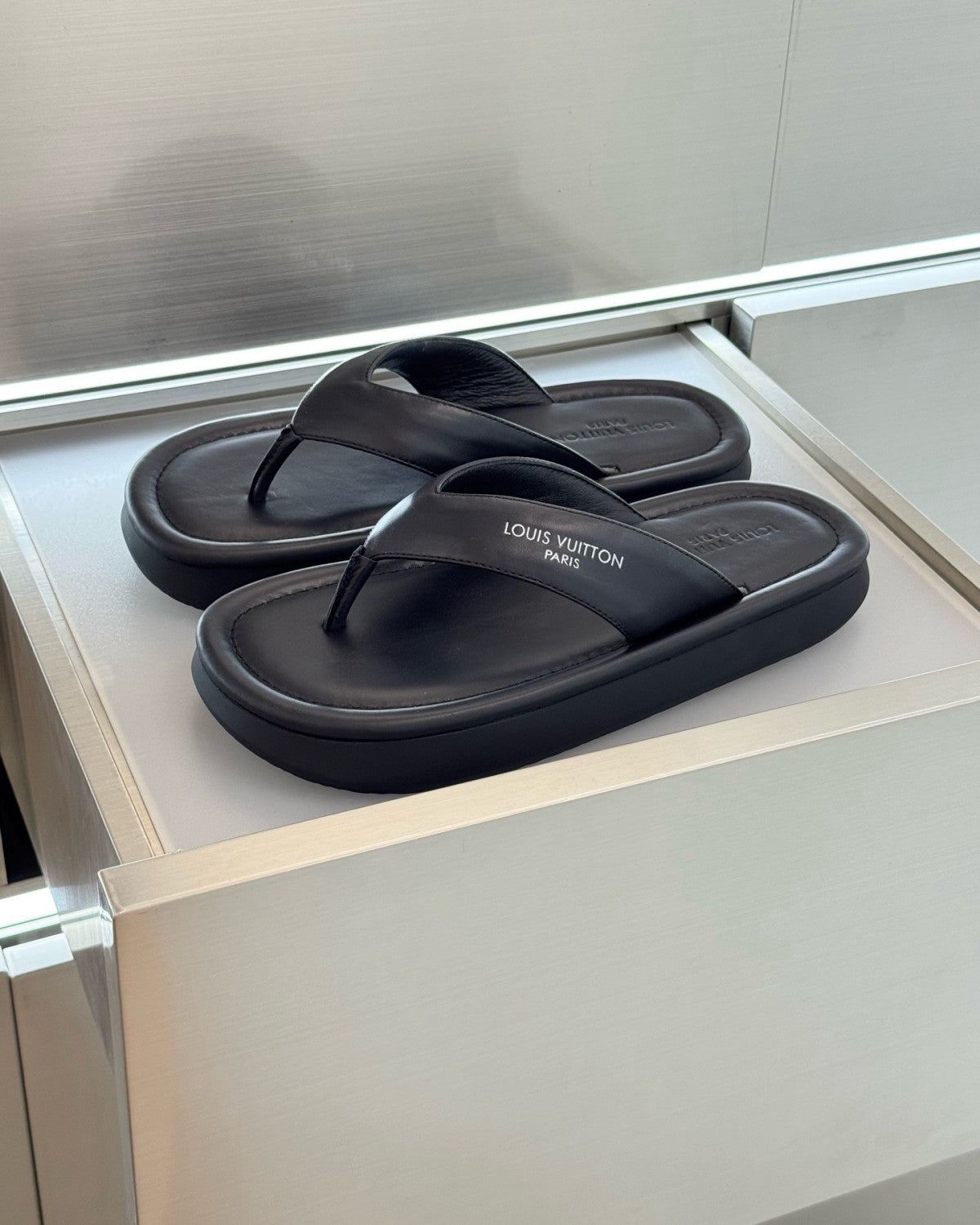 LOUIS VUITTONLV Flip Thong Shoes #387756
