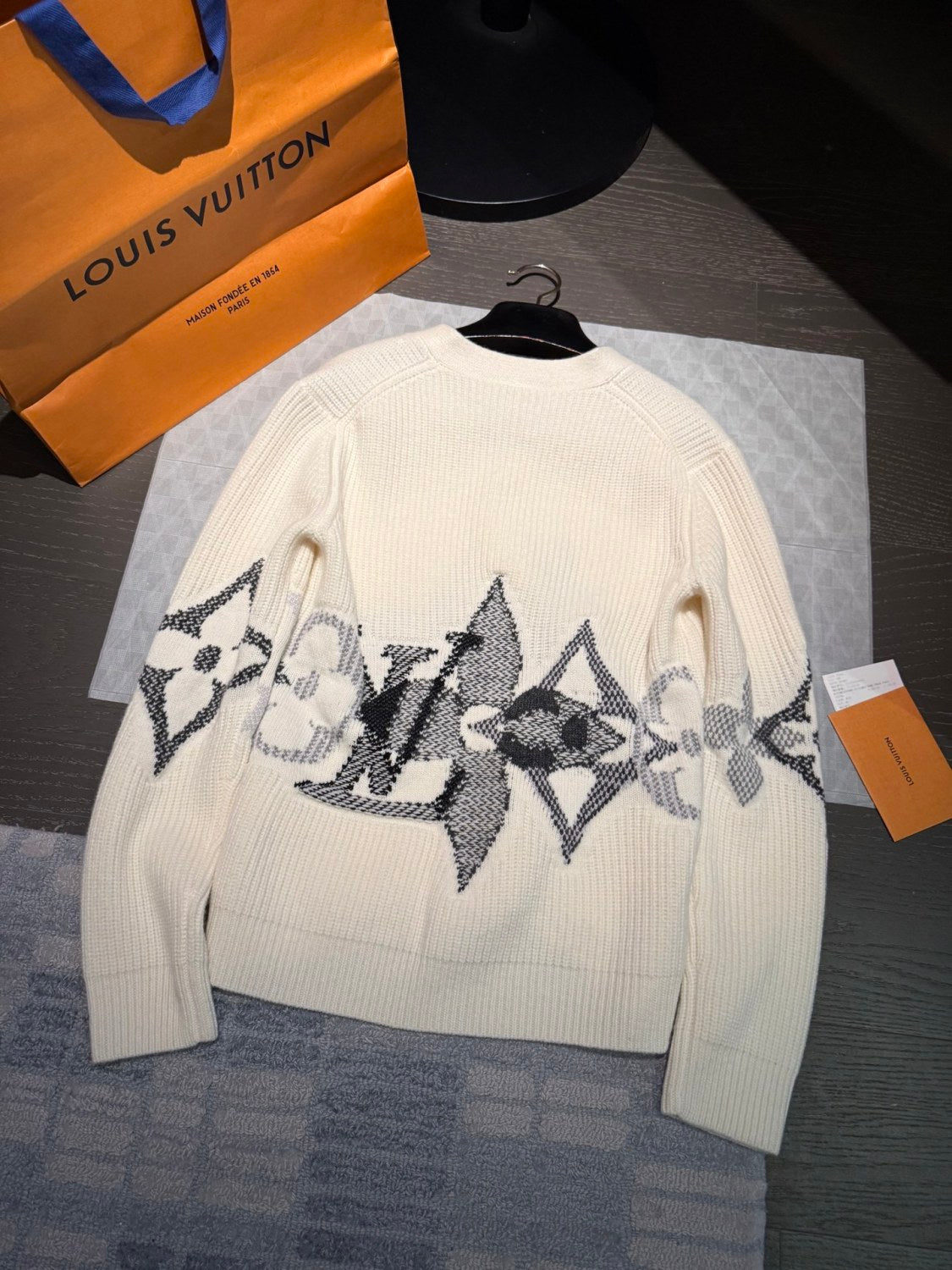 Louis Vuitton Graphic Knitted Cardigan #335688