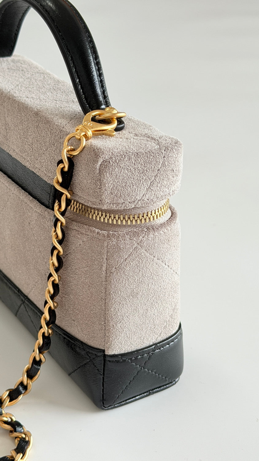 Chanel Vanity With Chain Suede Calfskin Shiny Lambskin Gold-tone Metal #379884
