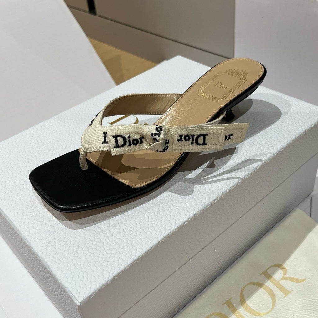 DIOR J Adior Heeled Thong Sandal White Embroidered Cotton and Black Lambskin #385829