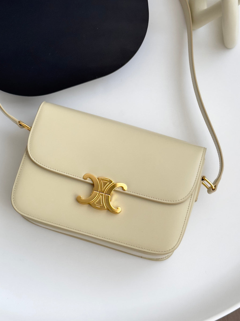 Celine Triomphe Medium Classic Premium Vintage-style Metallic Gold Logo Accent Leather Solid-colour Handbag Bag Lady Bags #196193
