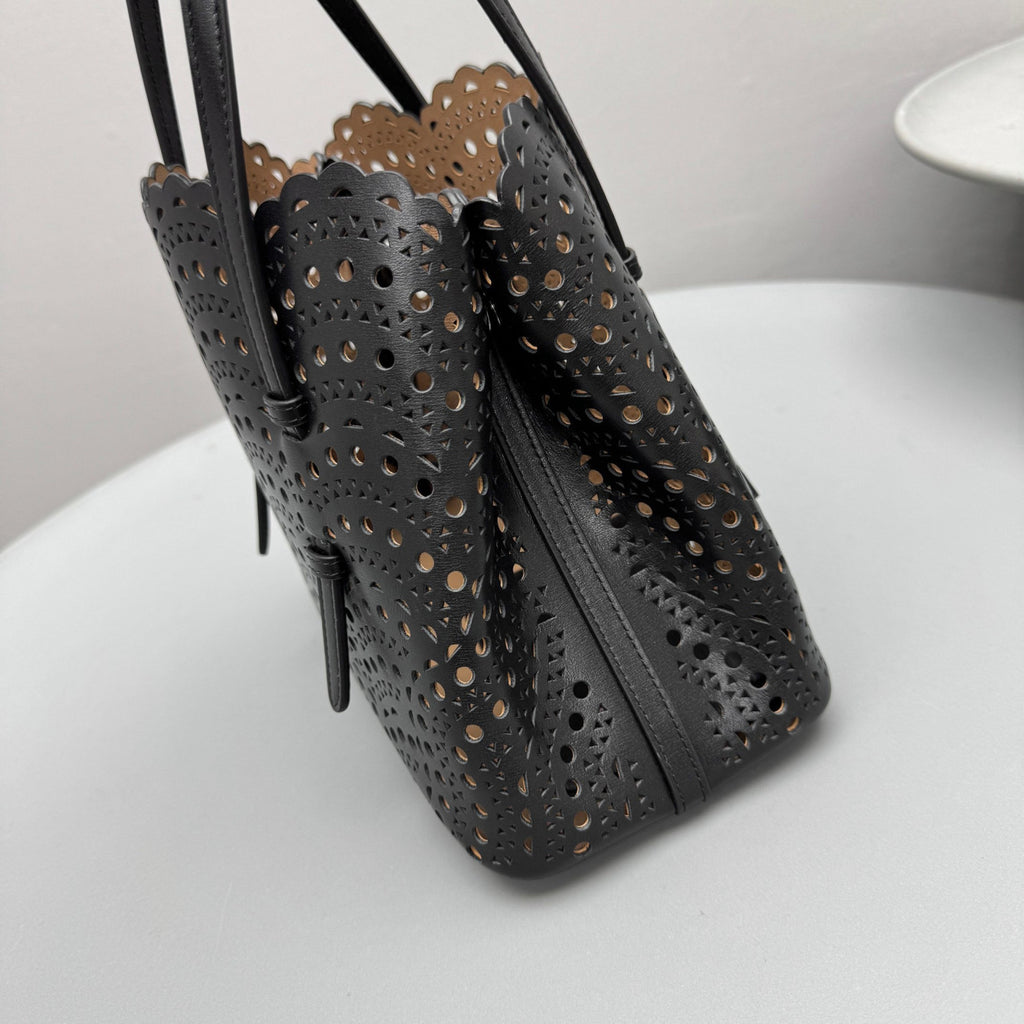 Alaïa Mina 25 Bag in Vienne Wave Calfskin #336432