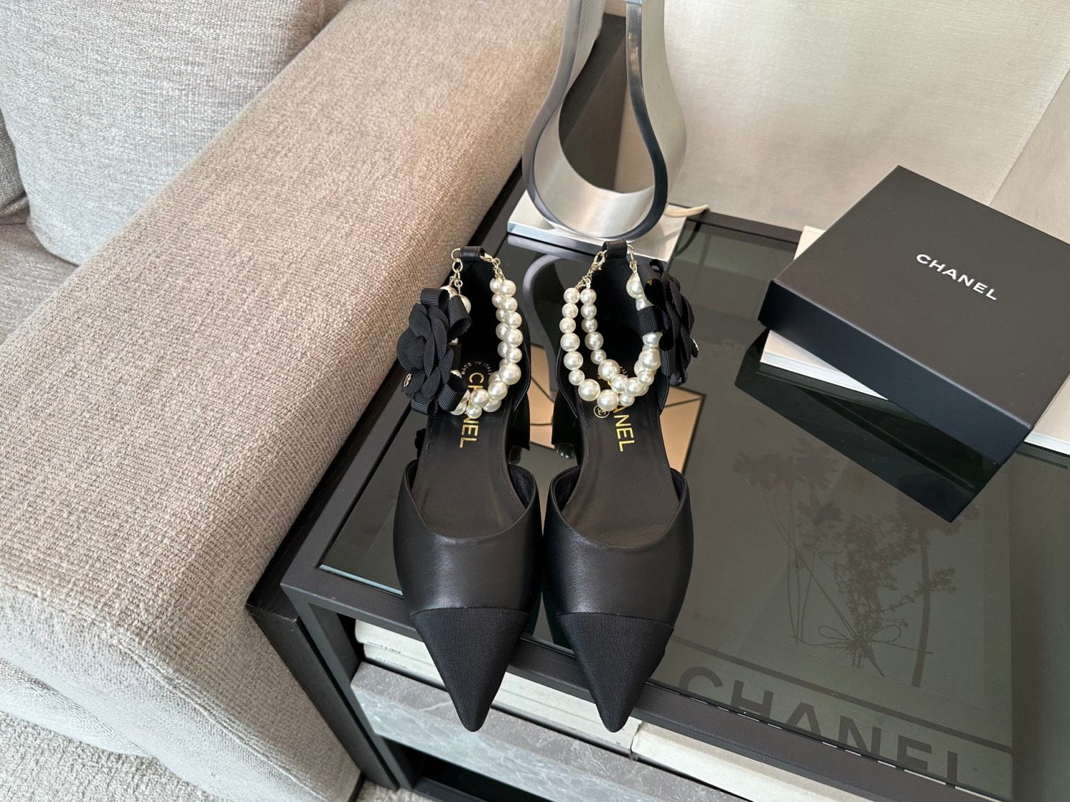 Chanel 25K Genuine Leather Pointed Toe Flat Shoes Pearl Chain Fashionable and Comfortable Color Block Women's Shoes #332404