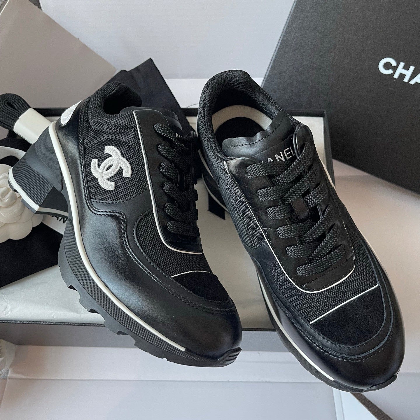 Chanel Sneakers Mixed Fibers Shiny Calfskin Suede Calfskin #335039