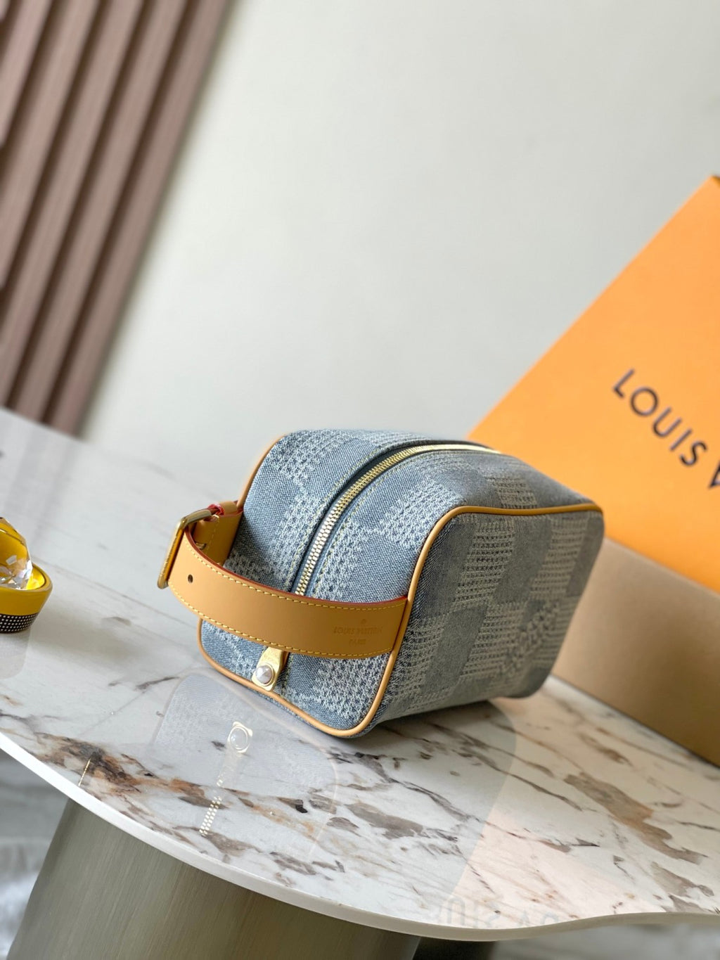 Locker Dopp Kit Louis Vuitton Women's Adjustable Shoulder Strap Checkerboard Design Zip Closure Denim Tote Bag Bags #76849