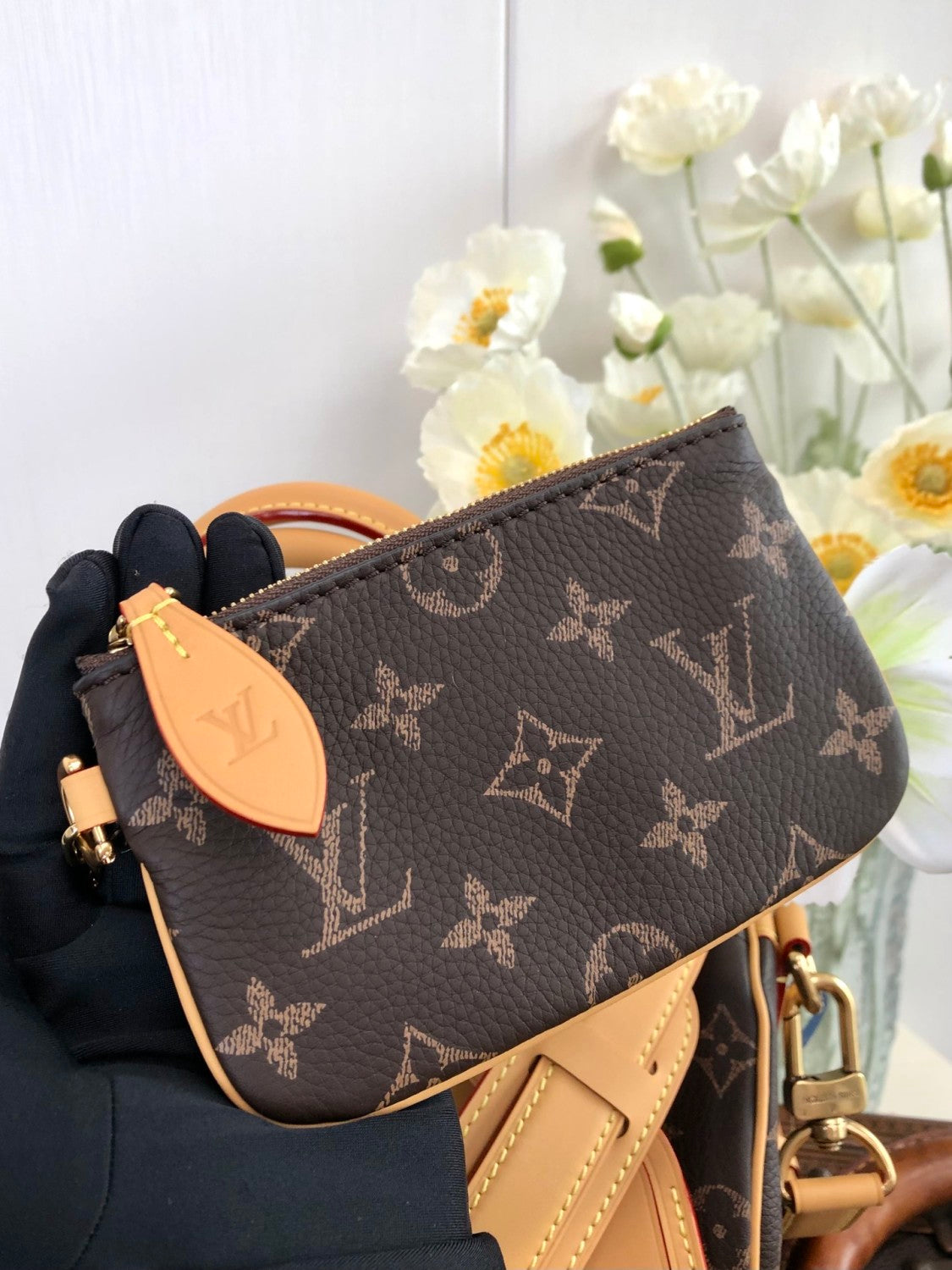 Louis Vuitton Women's Fashion Classic Caramel Coffee Brown Logo Zipper Closure Leather Shoulder Bag Handbags In Small Medium And Large Sizes Crossbody Bag Bags #78659