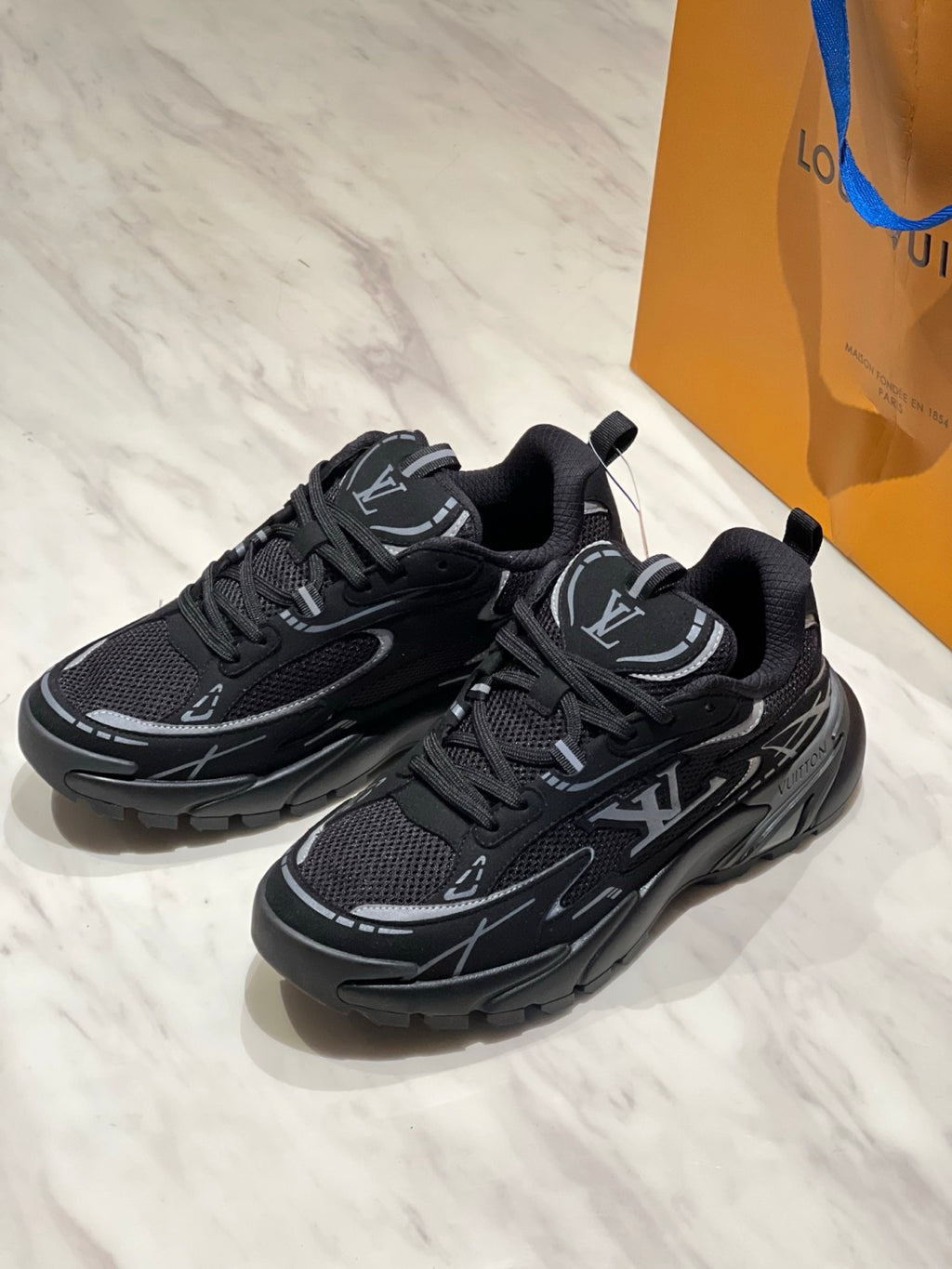 LOUIS VUITTON LV Tatic Runner Sneaker #386159