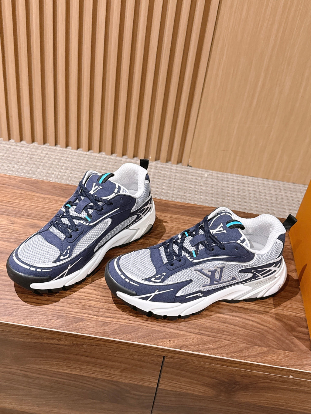 LOUIS VUITTON LV Tatic Runner Sneaker #381822