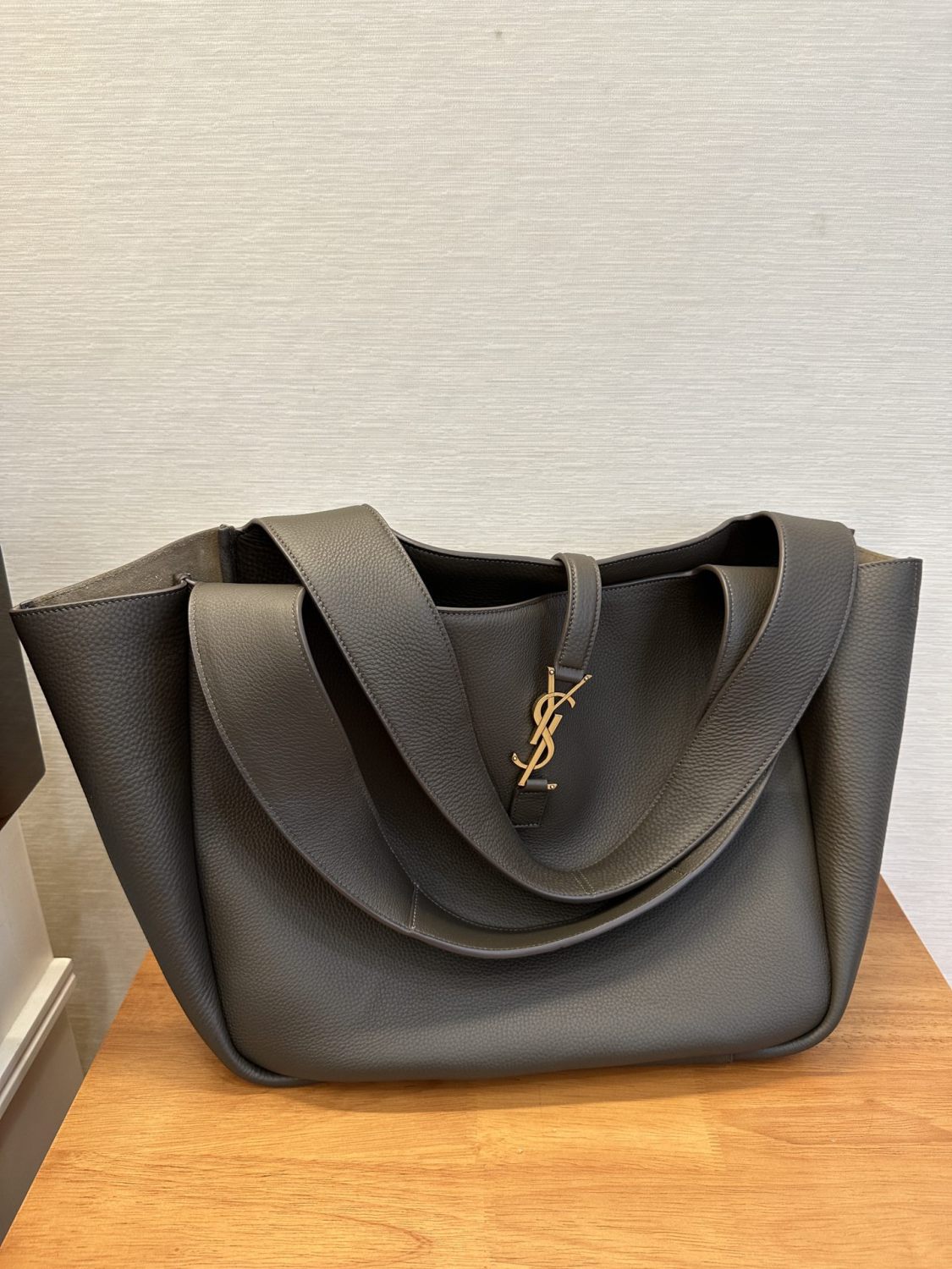 SAINT LAURENT LE 5 À 7 BEA Women's Adjustable Shoulder Strap Solid Color Smooth Leather Shoulder Handbag Bag Bags #76894