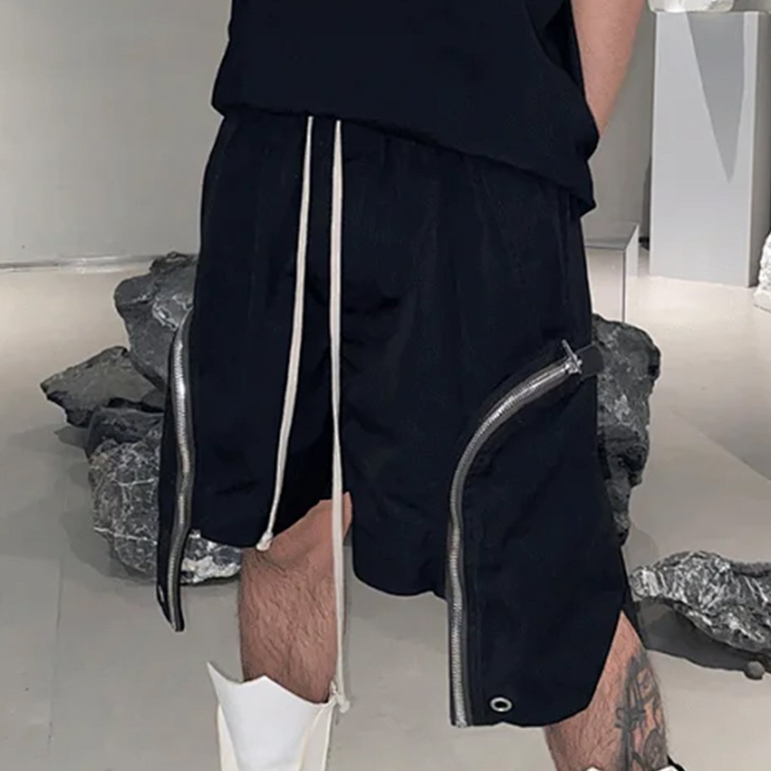Rick Owens  Casual shorts with zippered large pockets #91112