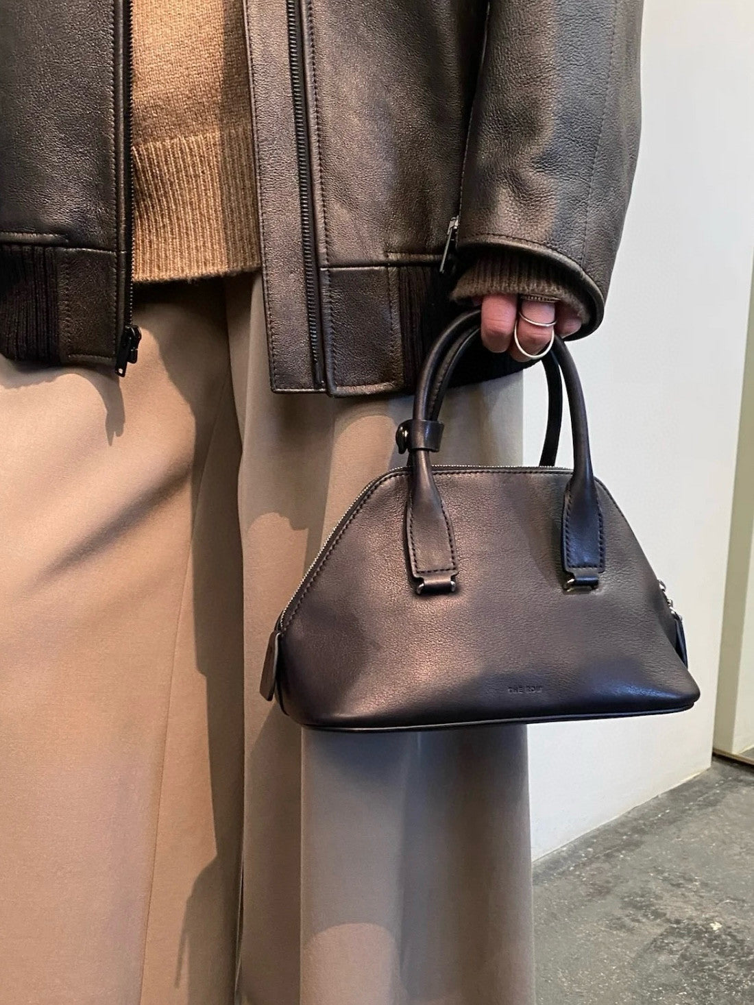 The Row Devon Women's Solid Color Adjustable Shoulder Strap Zipper Closure Calfskin Handbag Shoulder Crossbody Bag Bags #76519
