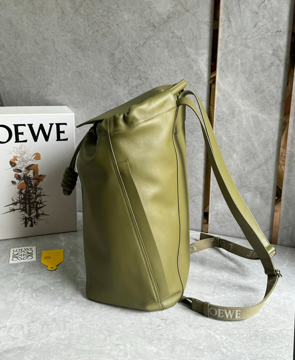 Loewe Flamenco Men's Solid Color Monogrammed Logo Drawstring Closure Solid Color Soft Cowhide Shoulder Bag Bag #75248
