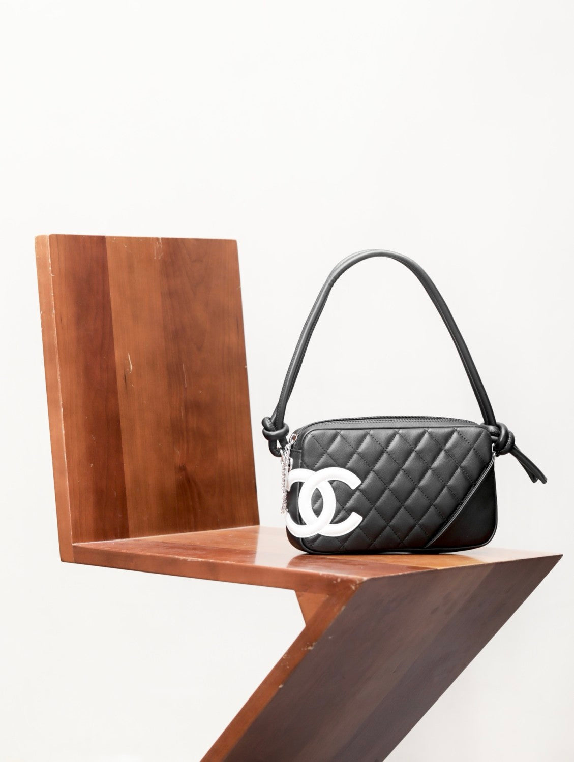 Chanel Vintage Women's Shoulder Bag Crossbody Tote Handbag Black Cowhide Leather Fashion Zipper Handbag Bags  #82236A