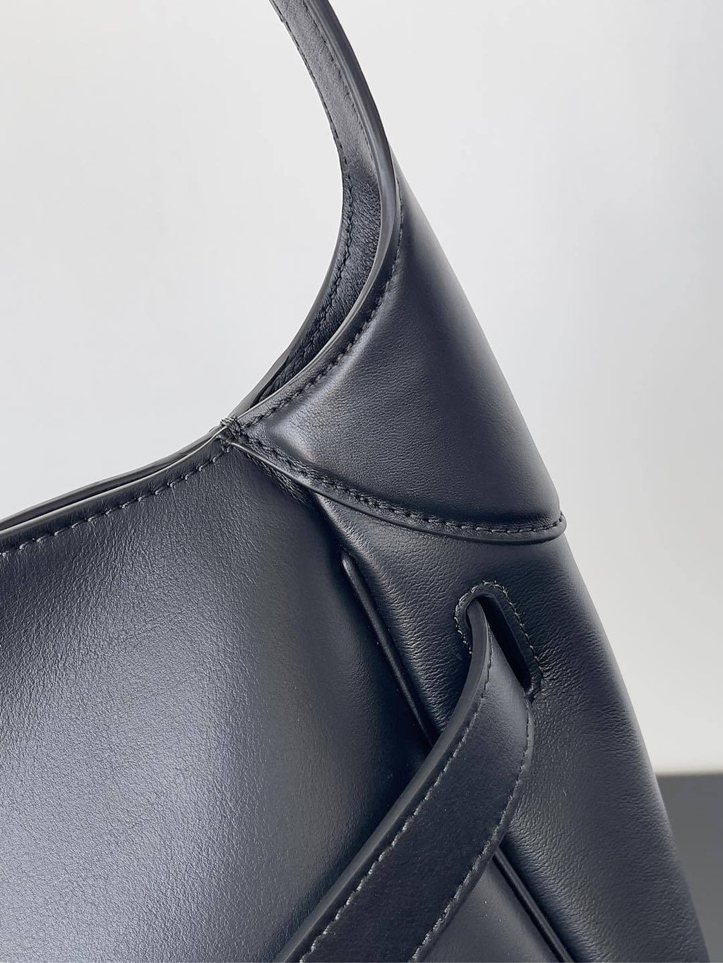Balenciaga Women's Bel Air Series Large Leather Handbags Solid Color Casual Shoulder Bag Bags 8057602ABAW1000 Ngvp #9932