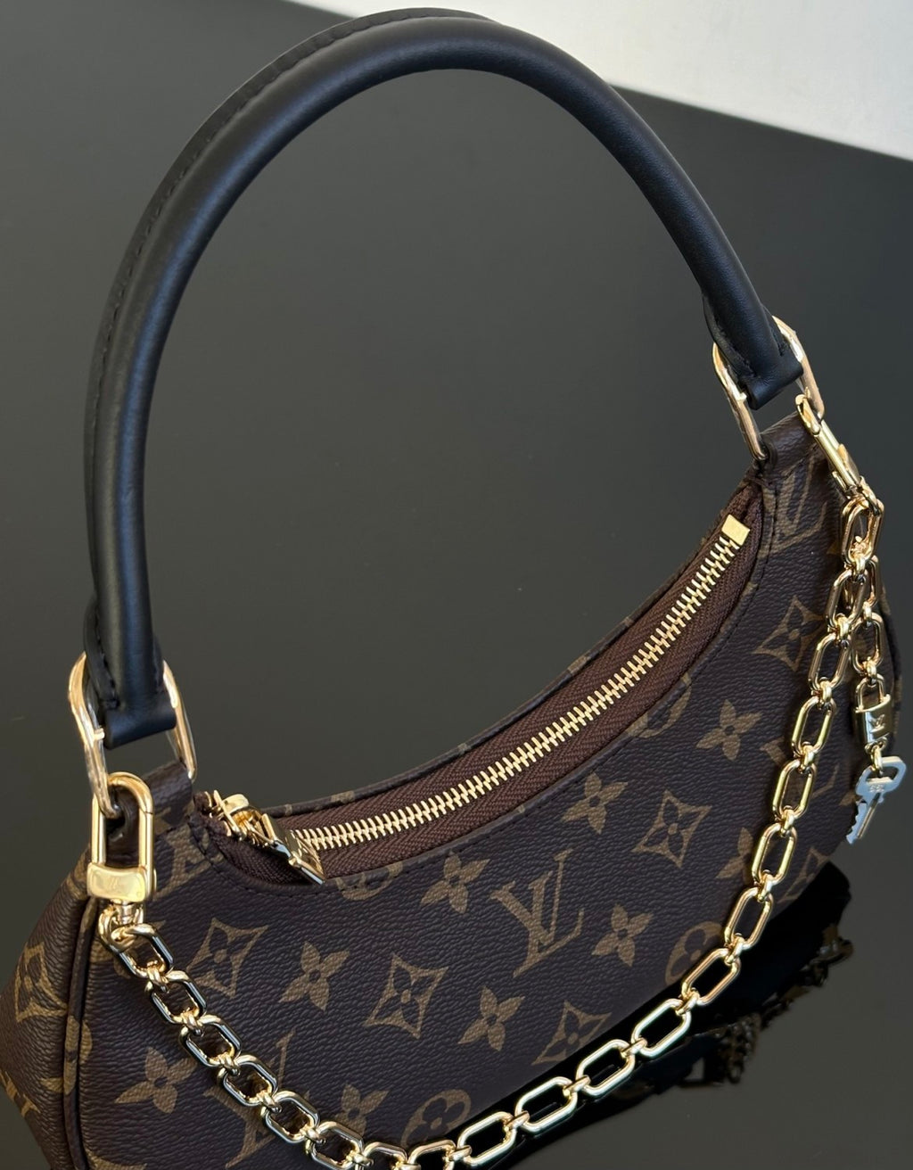 Louis Vuitton 2025 New Crescent Moon Bag. Cathy Small L Monogram Handbag. Comes with Full Packaging #83131A