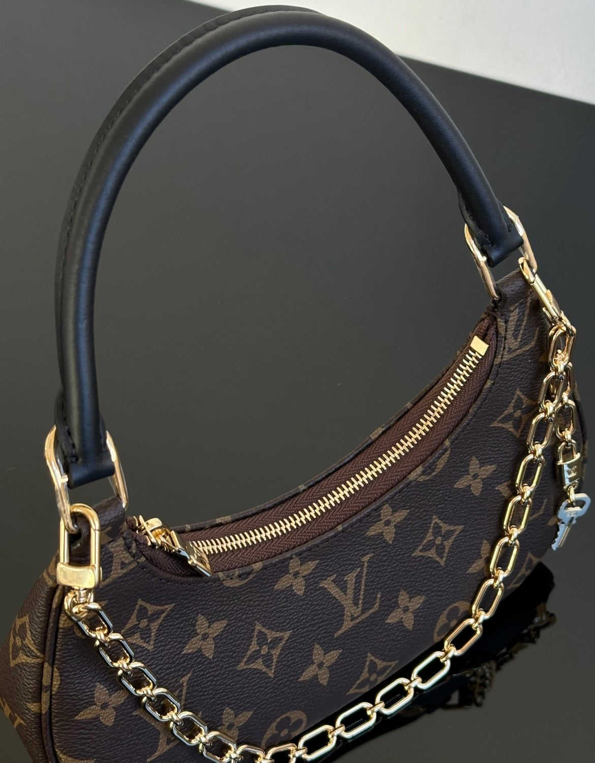 Louis Vuitton 2025 New Crescent Moon Bag. Cathy Small L Monogram Handbag. Comes with Full Packaging #83131A