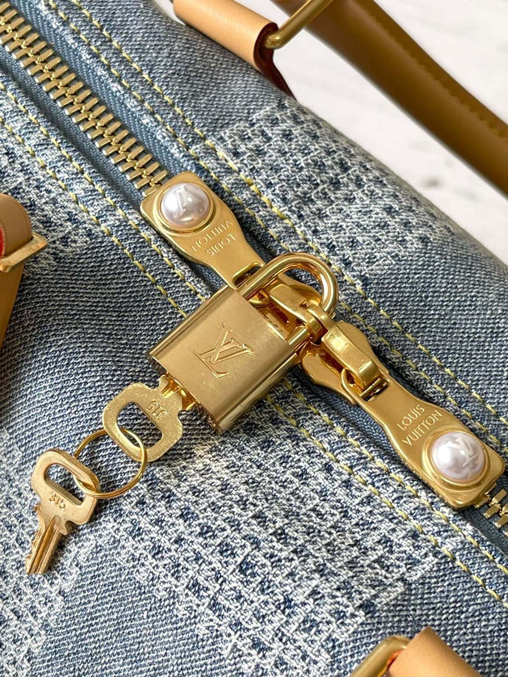 Louis Vuitton Keepall Bandoulière 50 Men's and Women's Detachable Adjustable Shoulder Strap Zipper Closure Denim Step Shoulder Tote Travel Bag Bags #76823