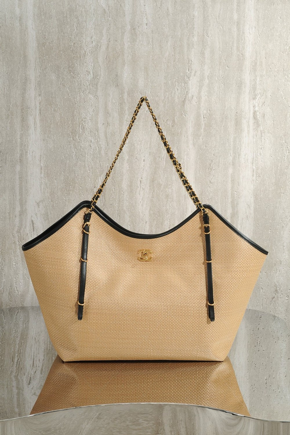 Chanel 26 Early Spring Resort Collection MAXI Tote Bag Gold Metallic Accents Tri-Color Fashion Statement Elegant and Refined Handheld Spacious Tote Bags #194915