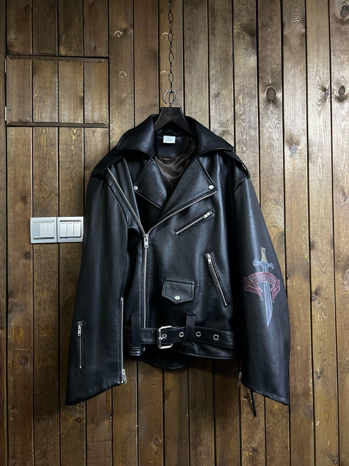 Vetements 16aw Scorpio Men's Fall/Winter Black Graffiti Printed Biker Multi-Zip Leather Jacket #97922