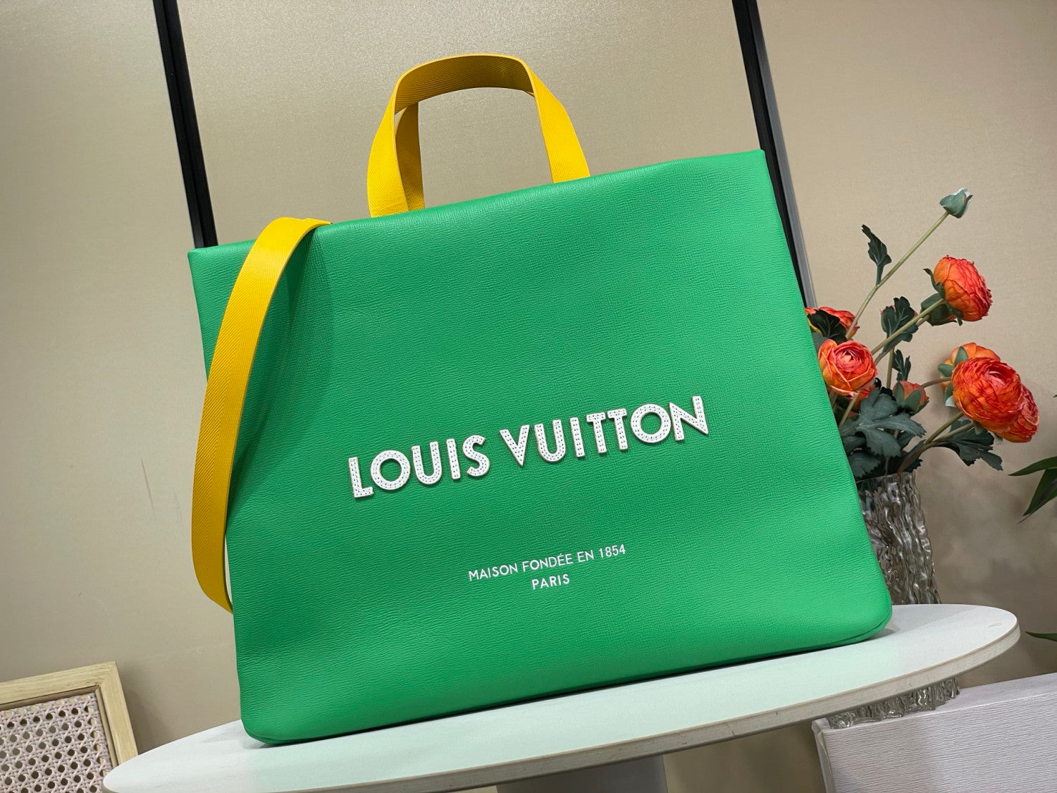 Louis Vuitton Shopper Tote MM Autres Cuirs Men Bags Fashionable Two-Tone Handbag  Bag Trendy Casual Luxury Logo Print Clutch M24457 M13979 M13982 M26082 M15273 #82365A