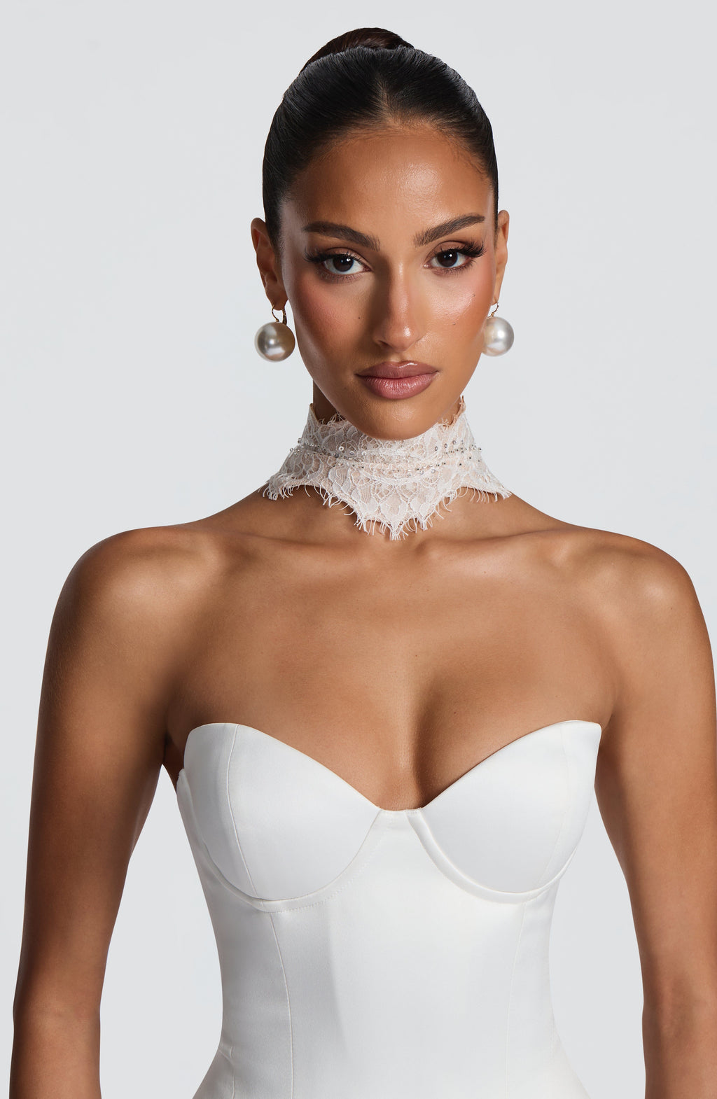 Ellie Lace Neck Veil - Ivory