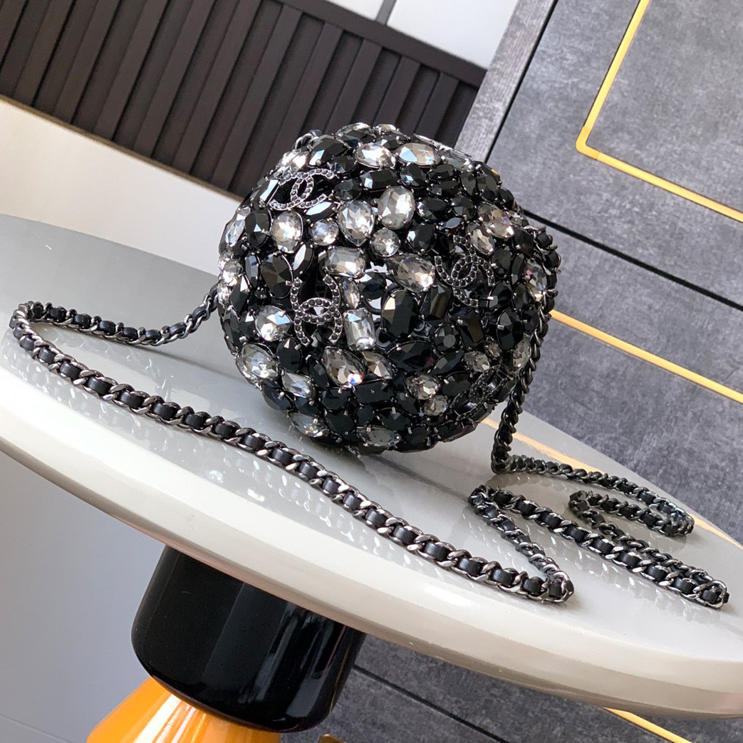 Chanel 2026 Early Spring Resort Collection Spherical Rigid Clutch Bag With Rhinestones And Faux Pearls Multicolor Crossbody Shoulder Tote Bags #82126A