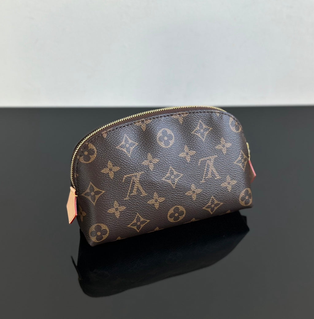 Louis Vuitton Classic Monogram Shell Shaped Cosmetic Pouch A Charming And Unique Shell Shaped Design Bag Bags M47515 #197444