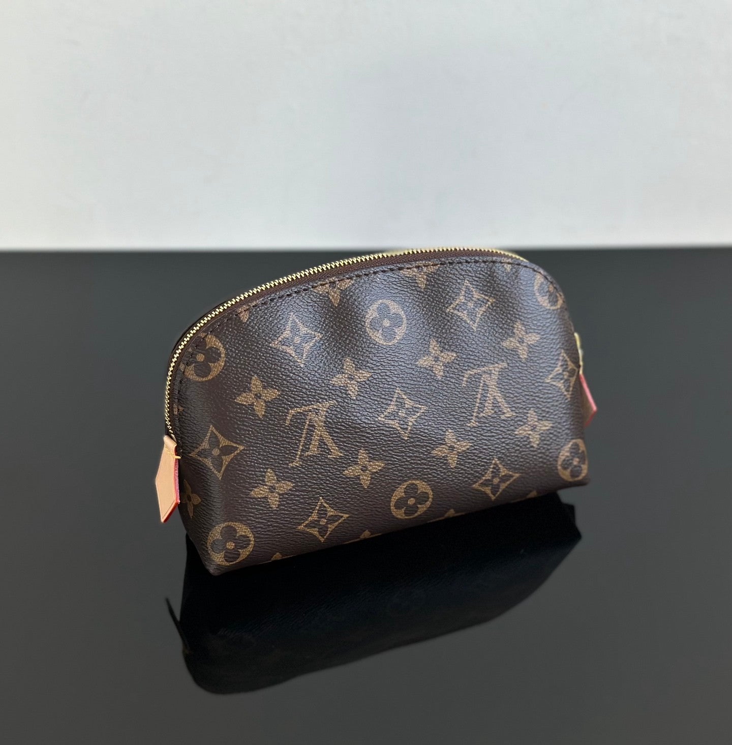 Louis Vuitton Classic Monogram Shell Shaped Cosmetic Pouch A Charming And Unique Shell Shaped Design Bag Bags M47515 #197444