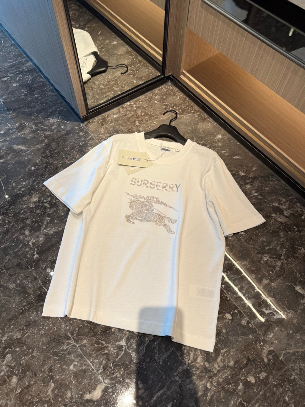 Burberry 26SS Men's and Women's Solid Color T-shirt With Embroidered Logo and Word Art Graffiti #333415