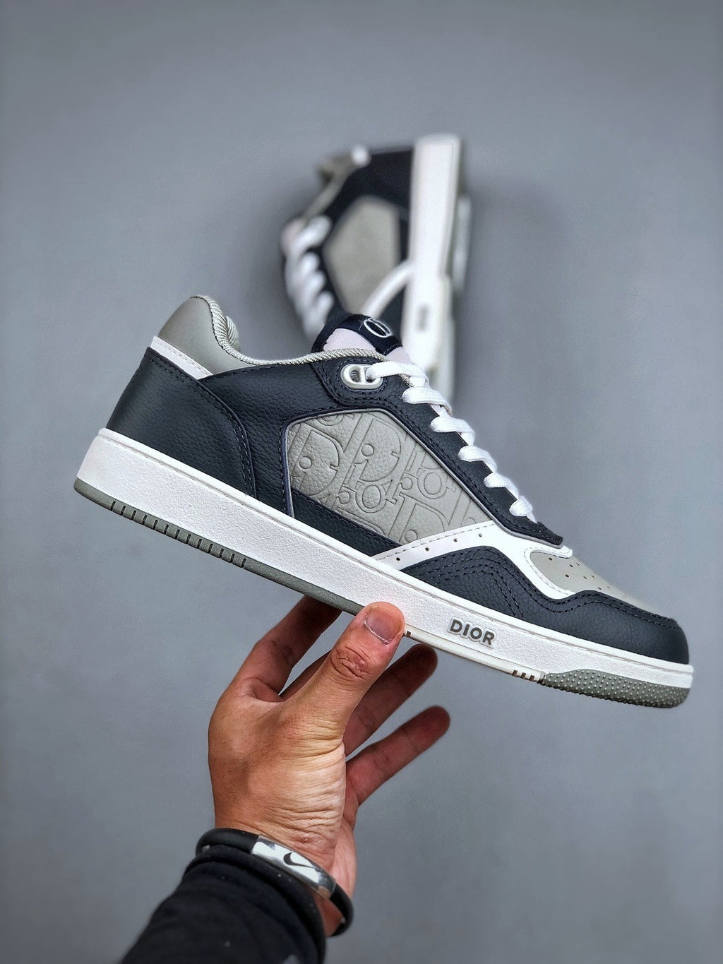 DIOR Leather B27 Uptown Low-Top Sneaker Grained Calfskin with Dior Gray Dior Gravity #335542