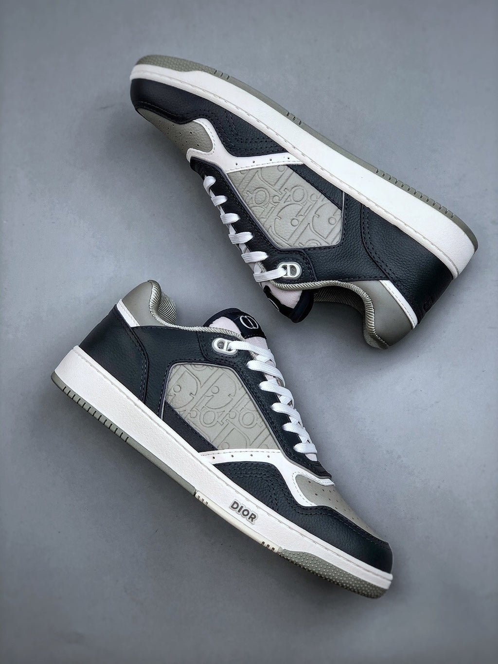 DIOR Leather B27 Uptown Low-Top Sneaker Grained Calfskin with Dior Gray Dior Gravity #335542